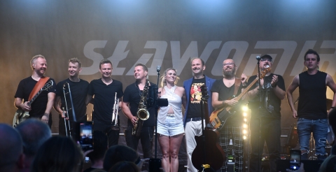 Impreza "Dusznickie lato" w Dusznikach. Na zdjęciu zespół Sławomir tuż po zakończeniu koncertu. Zdjęcie z konta facebook BPiCAK.
