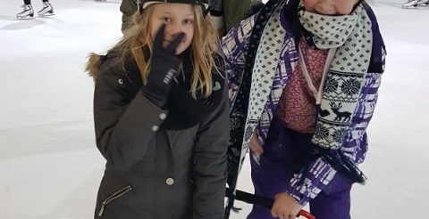 Na zdjęciu uczestnicy wyjazdu na lodowisko