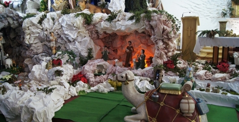 Na zdjęciu szopka bożonarodzeniowa w kościele parafialnym w Sędzinach