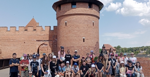 Uczniowie z Grzebieniska na wycieczce w Malborku