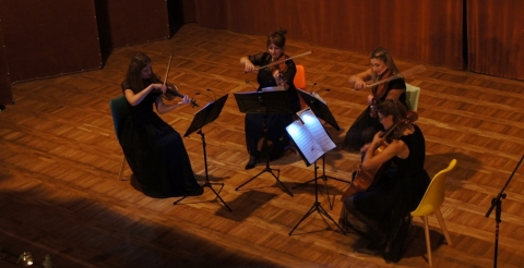 Na zdjęciu muzycy z kwartetu UpBeat podczas koncertu na scenie widowiskowej CAK w Dusznikach