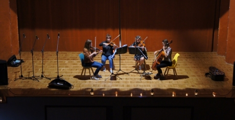 Na zdjęciu muzycy z kwartetu UpBeat podczas koncertu na scenie widowiskowej CAK w Dusznikach