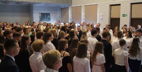 Uroczystość zakończenia Szkoły Podstawowej w Dusznikach klas ósmych