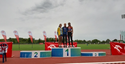 Złota medalistka Julia Nobik na podium MMM w Szczecinie, 7 września 2019 r