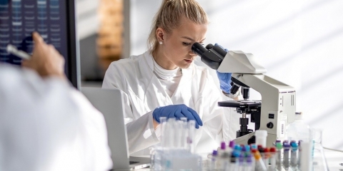 Informacja WOW NFZ ws. testowania się na obecność wirusa COVID-19