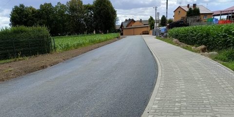 Zakończyła się przebudowa ulicy Parkowej w Niewierzu