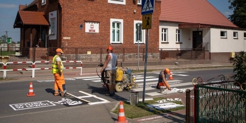 Uczniowie z Sędzinka trafią do szkoły dzięki wskazówkom zebry