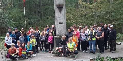 Z Wilczyny pod pomnik w Grzebienisku
