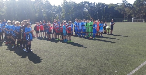 Na zdjęciu uczestnicy turnieju BALTIC CUP na murawie