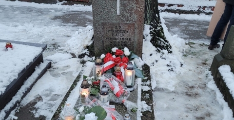 Mogiła Powstańca Styczniowego na cmentarzu w Dusznikach
