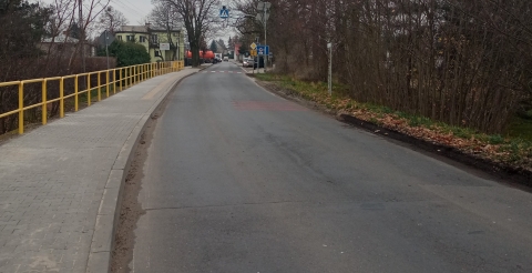 Chodnik i przejście dla pieszych w Grzebienisku.