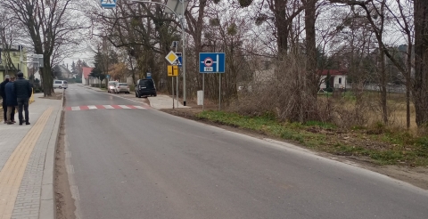 Chodnik i przejście dla pieszych w Grzebienisku.