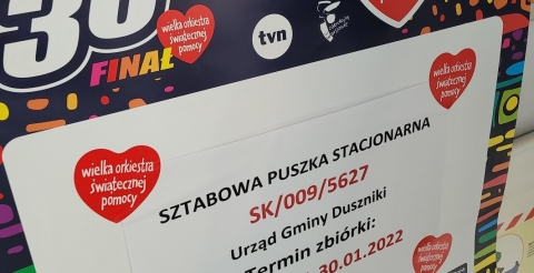 Na zdjęciu plakat z informacją o Sztabowej Puszce Stacjonarnej w Urzędzie Gminy.