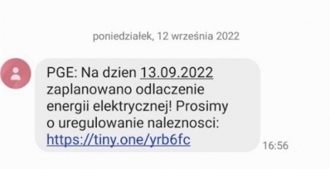 Zrzut ekranu telefonu z fałszywą wiadomością sms