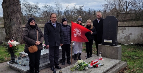 Wójt, Prezes TMZD oraz przedstawiciele Szkoły Podstawowej w Dusznikach