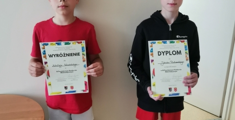 Uczniowie Szkoły Podstawowej w Dusznikach reprezentujący szkołę w III Powiatowym Konkursie Matematycznym w Ostrorogu