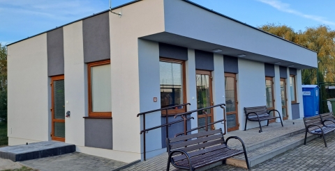 Wyremontowany budynek przy boiskach Orlik w Dusznikach