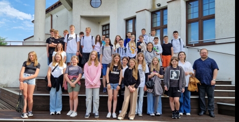 Nietypowa nagroda za wiedzę – uczniowie odwiedzili Izbę Regionalną