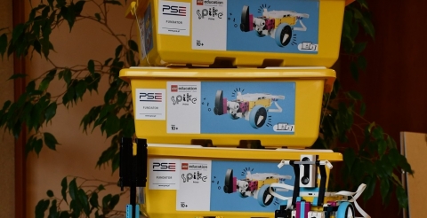 Zestawy klocków LEGO zakupione ze środków projektu.