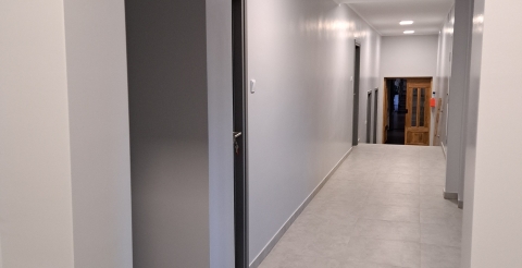 Wyremontowane pomieszczenia zaplecza sceny w budynku Centrum Animacji Kultury w Dusznikach