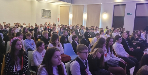 Obchody Dnia Patrona Szkoły Podstawowej w Dusznikach w sali widowiskowej CAK