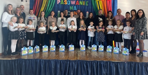 Uroczystość pasowania uczniów pierwszej klasy Szkoły Podstawowej w Sędzinku