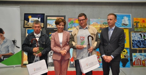 Zdobywcy I miejsca z organizatorami konkursu