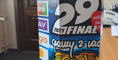 Na zdjęciu puszka Wielkiej Orkiestry Świątecznej Pomocy w sekretariacie urzędu