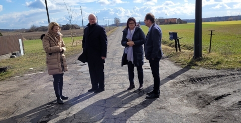 Spotkanie wójta z posłem i Starostą Szamotulskim; droga z Dusznik do Zakrzewka