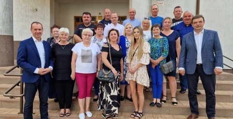 Wspólne zdjęcie sołtysów z wójtem i zastępcą wójta
