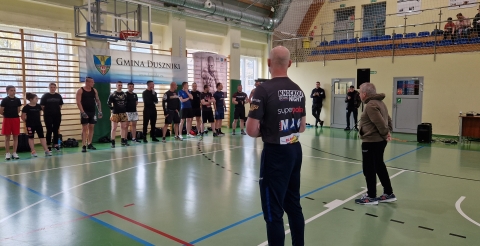 Trening bokserski z Krzysztofem „Diablo” Włodarczykiem w sali sportowej w Dusznikach