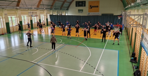 Trening bokserski z Krzysztofem „Diablo” Włodarczykiem w sali sportowej w Dusznikach