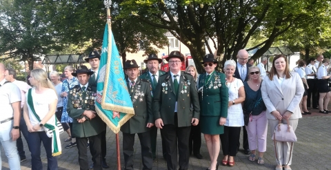 Wizyta delegacji z Dusznik w siedzibie gminy Fassberg - zdjęcie grupowe.