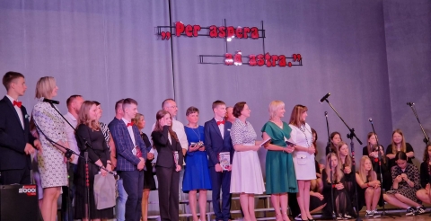 Zakończenie roku szkolnego absolwentów szkoły w Dusznikach
