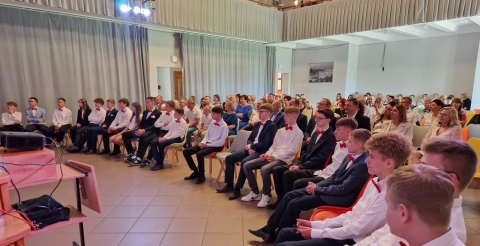 Zakończenie roku szkolnego absolwentów szkoły w Dusznikach