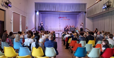 Zakończenie roku szkolnego absolwentów szkoły w Dusznikach
